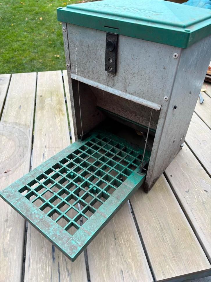 Feedomatic kippen trapbak, Dieren en Toebehoren, Pluimvee | Toebehoren, Gebruikt, Drinken en Voederen, Ophalen