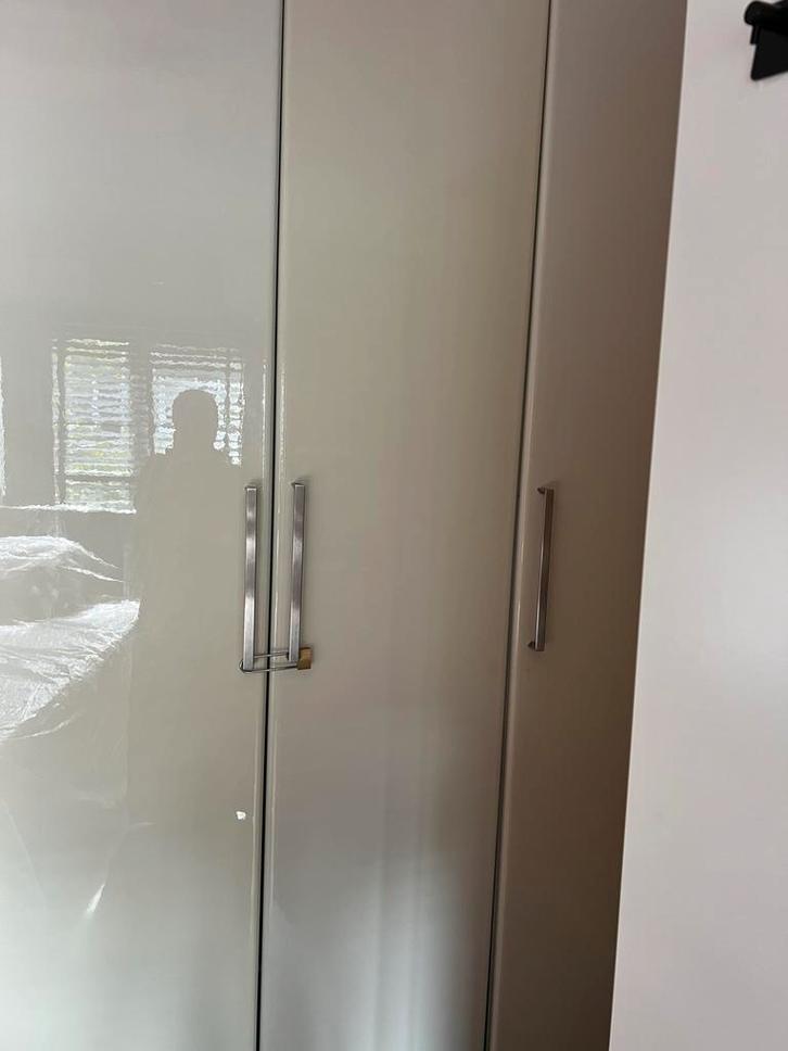 Moderne kledingkast met 3 deuren, Huis en Inrichting, Kasten | Kledingkasten, Zo goed als nieuw, 200 cm of meer, 100 tot 150 cm
