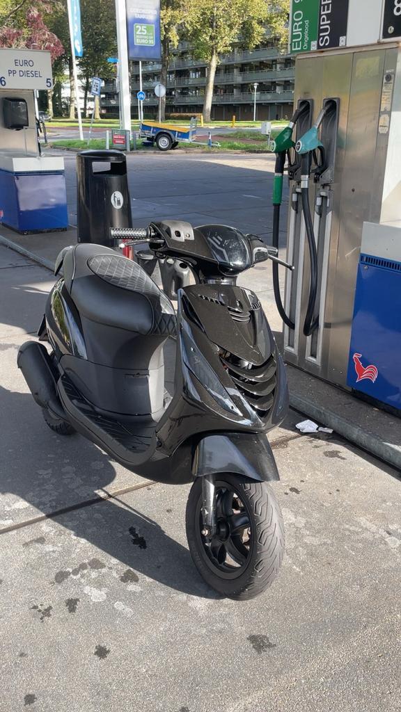 Piaggio zip 125cc ~ Brom, Fietsen en Brommers, Scooters | Piaggio, Zo goed als nieuw, Zip, Maximaal 45 km/u, Tweetakt, Ophalen