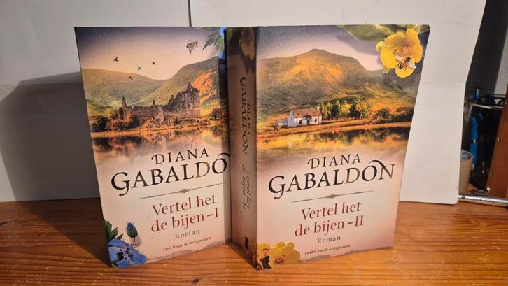 Diana Gabaldon 9A en 9B Vertel het de Bijen, Boeken, Fantasy, Gelezen, Ophalen of Verzenden
