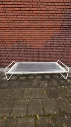 Vintage Metalen Bedframe - Eenpersoons, Antiek en Kunst, Antiek | Meubels | Bedden, Ophalen of Verzenden