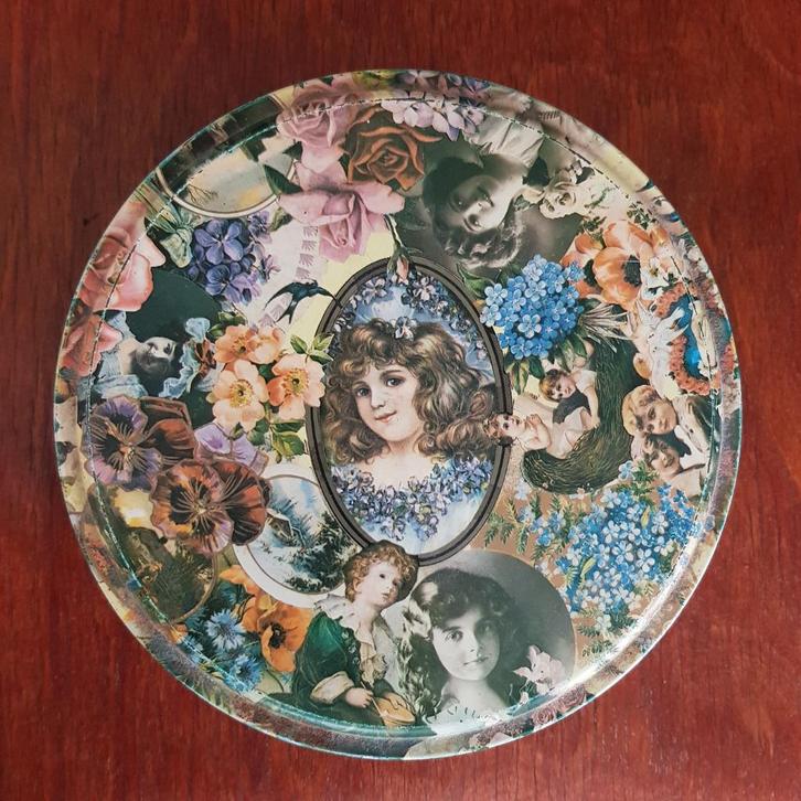 Mooi brocante vintage koektrommel poëzieplaatjes, Verzamelen, Blikken, Gebruikt, Koek(jes), Overige merken, Verzenden