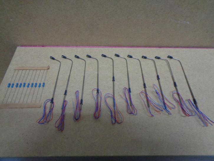 Te koop 10 nieuwe metalen LED-lantaarns 3 volt voor N spoor., Hobby en Vrije tijd, Modeltreinen | N-Spoor, Nieuw, Overige typen