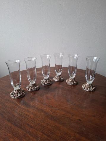Chic glas met gedecoreerde voet (6 stuks) beschikbaar voor biedingen