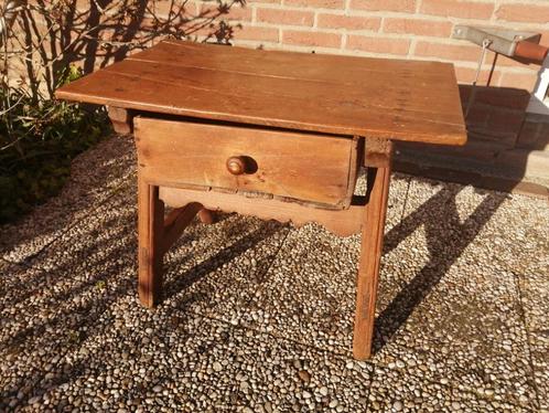 Erg mooie en stijlvol antiek rustiek tafeltje met lade, Huis en Inrichting, Tafels | Salontafels, Gebruikt, 50 tot 75 cm, 50 tot 100 cm