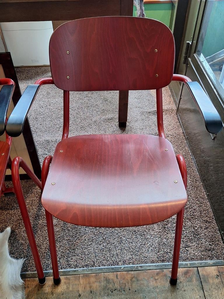 2 Retro schoolstoelen rood fineer rood stalen frame stevig, Ophalen