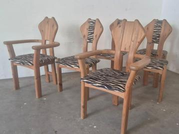 Brutalist pinewood eetkamerstoelen beschikbaar voor biedingen