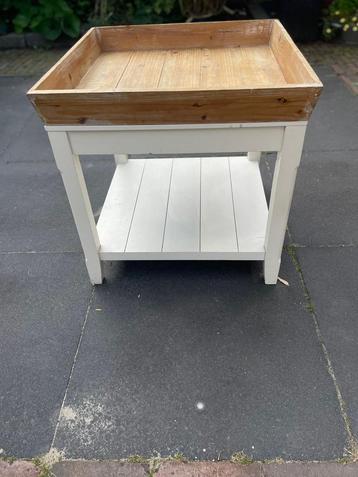 Houten Bijzettafel 55x55cm beschikbaar voor biedingen
