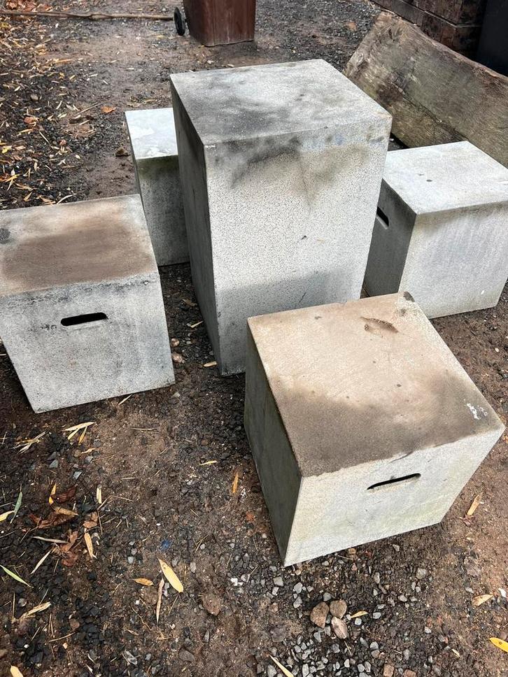Betonnen set div. Opties: tuinset, pilaren, krukjes, tafel, Huis en Inrichting, Woonaccessoires | Zuilen en Pilaren, Zo goed als nieuw