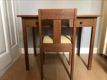 Art deco bureau met stoel beschikbaar voor biedingen