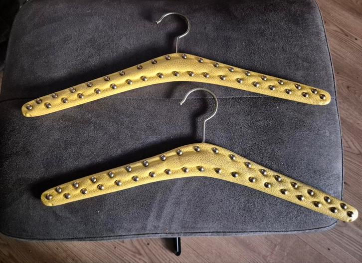 Vintage Kledinghangers met studs, Kleding | Dames, Kledinghangers, Gebruikt, Overige materialen, Volwassenen, Ophalen of Verzenden