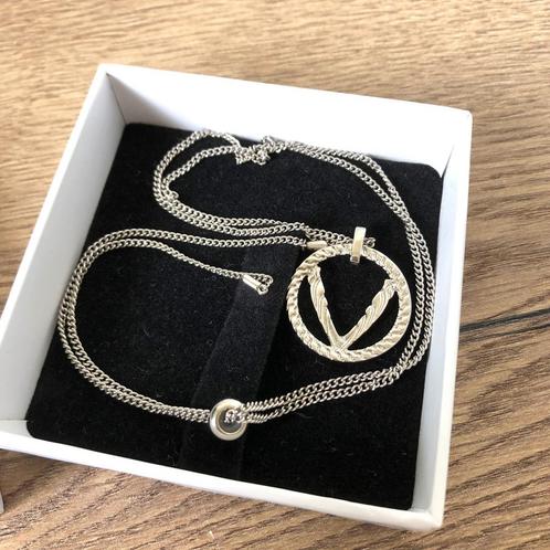 De JOSH V Alvina ketting heeft een trendy V-pendant., Sieraden, Tassen en Uiterlijk, Armbanden, Zo goed als nieuw, Leer, Ophalen of Verzenden