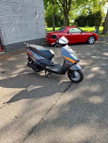 Honda lead100cc scooter beschikbaar voor biedingen