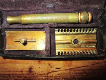 antiek Gillette scheermes etui England USA krabber  beschikbaar voor biedingen