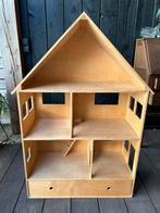 Massief houten poppenhuis met toebehoren, Ophalen, Zo goed als nieuw