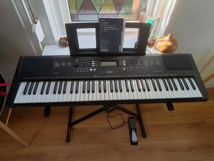 Keyboard Yamaha PSR EW300, Muziek en Instrumenten, Keyboards, Zo goed als nieuw, 61 toetsen, Yamaha, Met standaard, Ophalen