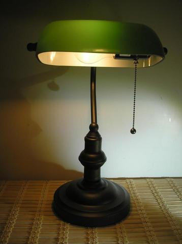 Bureaulamp met glazen kap (kleur groen) beschikbaar voor biedingen