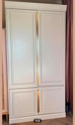 Elegante kledingkast met gouden details, 100 tot 150 cm, 200 cm of meer, Met hangruimte, Ophalen of Verzenden