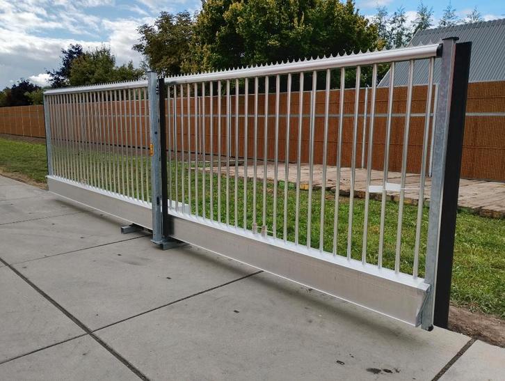 Vrijdragende Elektrische Aluminium Schuifpoort 600x200 Nieuw, Tuin en Terras, Tuinhekken en Hekwerk, Nieuw, Spijlenhekwerk, Aluminium