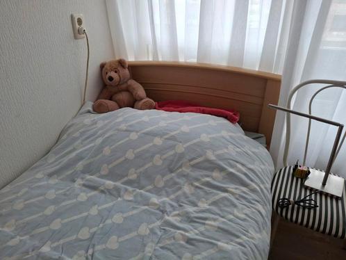1 persoonsbed ( zeer degelijke zware kwaliteit), Huis en Inrichting, Slaapkamer | Bedden, Zo goed als nieuw, Eenpersoons, 90 cm