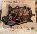 Sunsout puzzel Sewing Memories - 1000 stukjes, Hobby en Vrije tijd, Denksport en Puzzels, Ophalen of Verzenden, 500 t/m 1500 stukjes