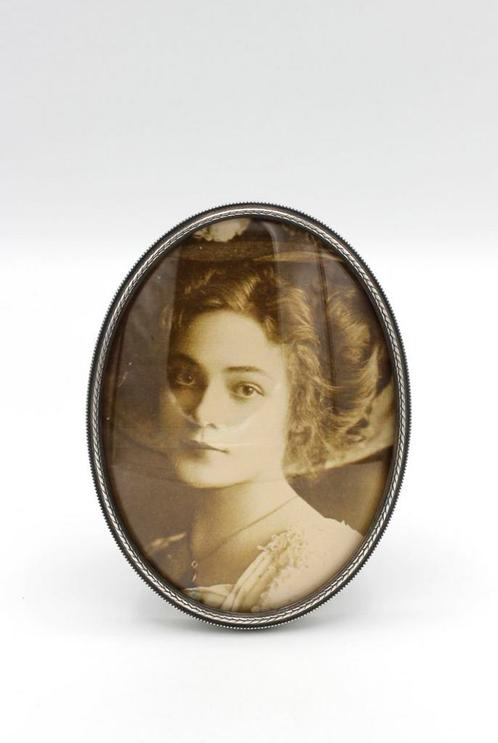 Ovaal Hollands zilveren fotolijstje met sierrand en bolglas., Antiek en Kunst, Antiek | Goud en Zilver, Zilver, Ophalen of Verzenden
