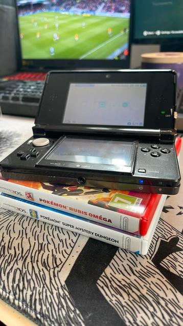Nintendo 3DS + 2 pokemon games beschikbaar voor biedingen