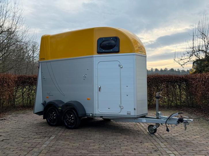 1.5 paards aluminium humbaur single met zadelkamer, Dieren en Toebehoren, Paarden en Pony's | Trailers en Aanhangwagens, Zo goed als nieuw