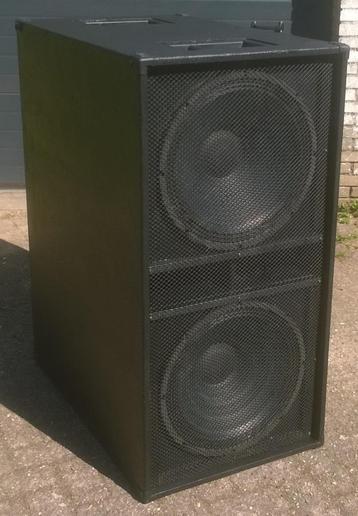 Subs 18 inch 1250 - 2500 Watt 2 stuks beschikbaar voor biedingen