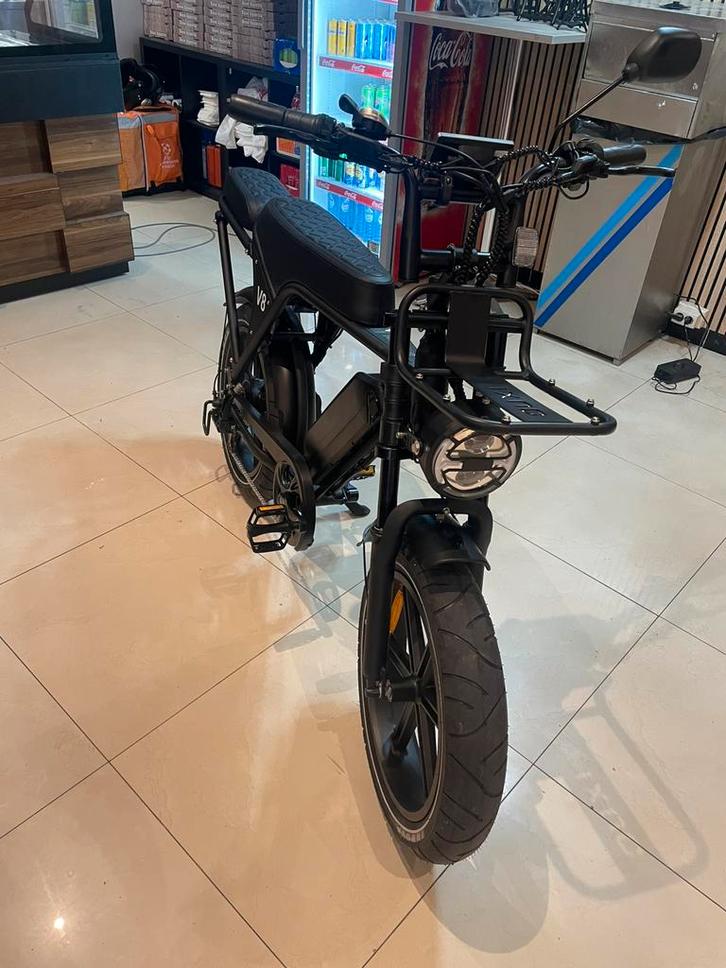 Ouxi v8 NIEUW, Fietsen en Brommers, Brommers | Tomos, Zo goed als nieuw, Overige modellen, Ophalen