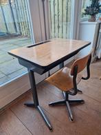 Vintage kinder schoolbureau met stoel te koop, Ophalen of Verzenden, Zo goed als nieuw, Bureau