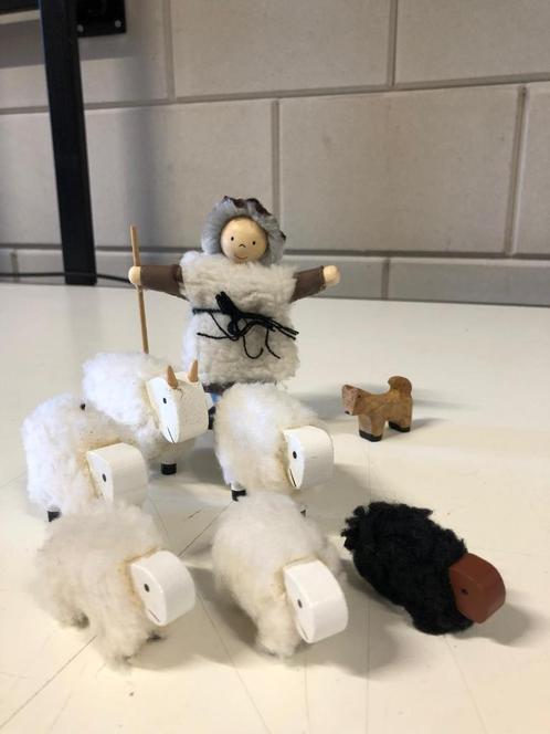 Goki poppenhuis poppetjes herder met schapen /1, Verzamelen, Poppenhuizen en Toebehoren, Nieuw, Popje, Ophalen of Verzenden