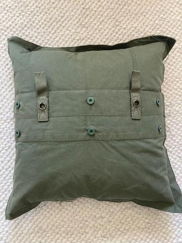 Army kussen 50x50cm beschikbaar voor biedingen