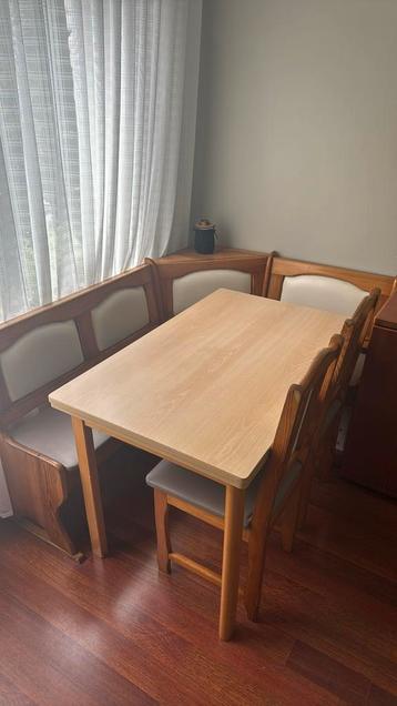 Te koop eetkamer meubels. beschikbaar voor biedingen