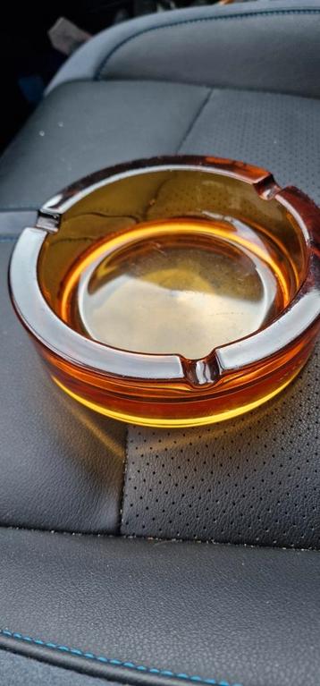Glazen vintage amber asbak beschikbaar voor biedingen
