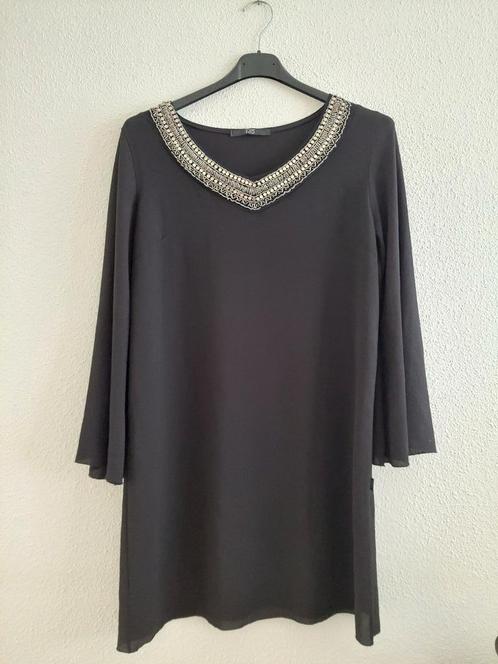 Jurk kniel.87cm 3/4 mouw Studio Mo medium zwart 3x gedragen., Kleding | Dames, Jurken, Zo goed als nieuw, Maat 38/40 (M), Zwart