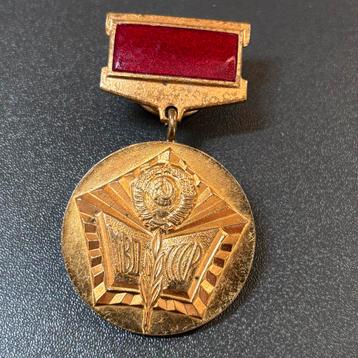 Sovjet MVD Speld - Uitmuntende Propagandist beschikbaar voor biedingen