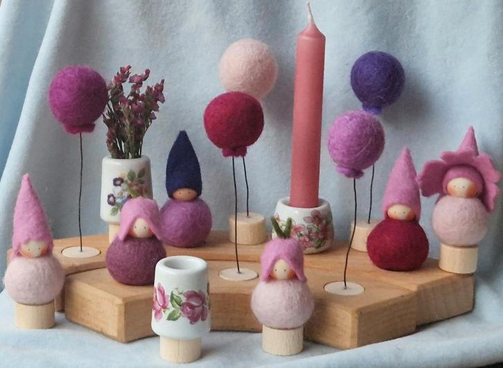 Jaarring steker popje bloemenkind Vrije School Seizoenstafel, Hobby en Vrije tijd, Vilt, Nieuw, Figuurtje(s), Verzenden