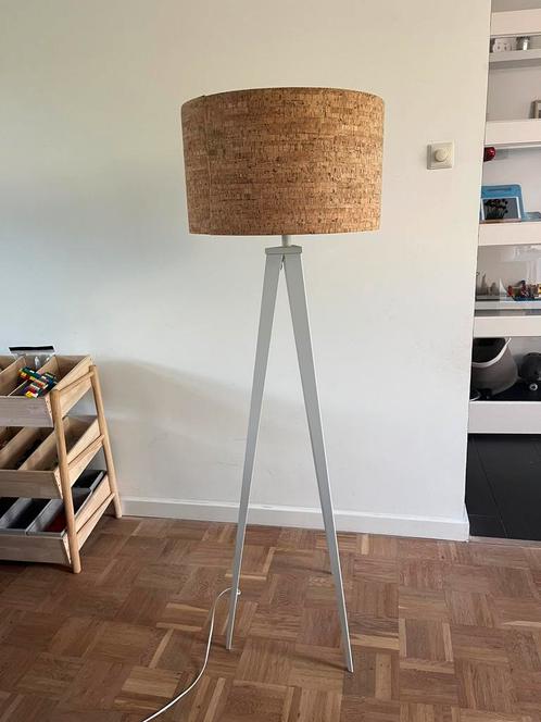 Zuiver Tripod Cork - Vloerlamp - Wit/Kurk met extra kap, Huis en Inrichting, Lampen | Vloerlampen, Zo goed als nieuw, 150 tot 200 cm