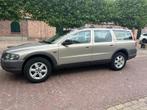 Volvo XC70 2.4T 4WD AUT 2001 Beige, Auto's, Volvo, Automaat, 1800 kg, Bluetooth, 1657 kg