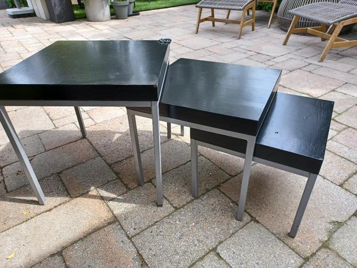 set zwarte / chroom bijzet tafels Ikea, Huis en Inrichting, Tafels | Bijzettafels, Gebruikt, Vierkant, Minder dan 55 cm, Overige materialen