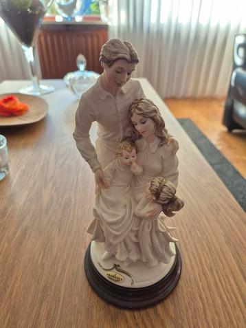 Florence Beeldje van een Gezin beschikbaar voor biedingen