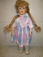 meisjespop met vrlechtjes, Verzamelen, Poppen, Ophalen of Verzenden, Pop