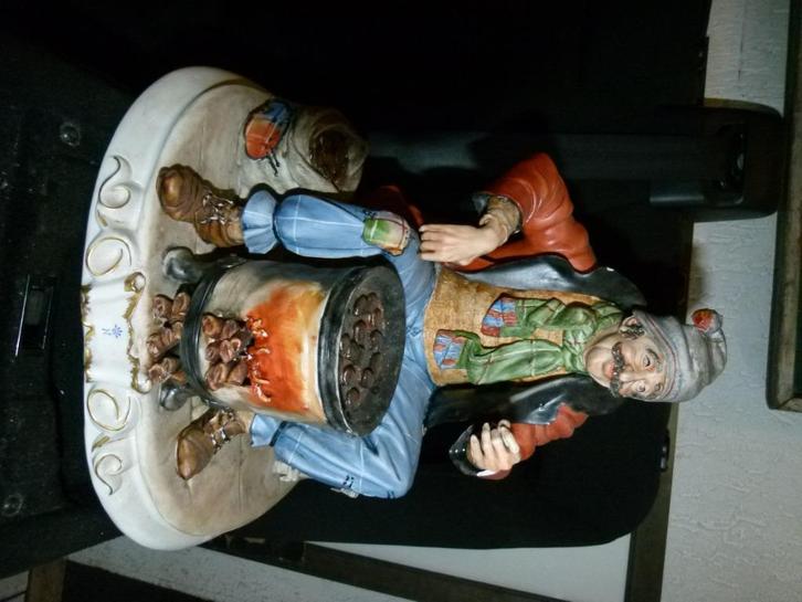 Capodimonte Zanella beeld porcelein (kastanjes roosteren), Antiek en Kunst, Curiosa en Brocante, Ophalen