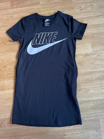 Nike zwart jurk t-shirt mt S maar valt als XS met zakken