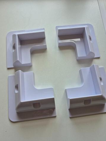 montagehoeken voor zonnepanelen. 2 sets van 4 beschikbaar voor biedingen