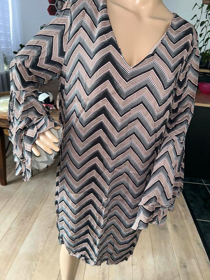 Zigzag Jurk met Wijde Mouwen - Maat XL, Kleding | Dames, Jurken, Zo goed als nieuw, Maat 42/44 (L), Overige kleuren, Boven de knie