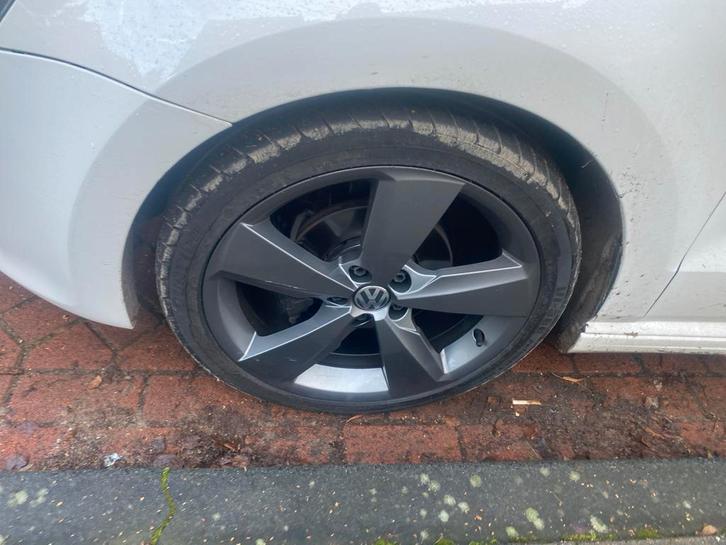 VW Polo Velgen met Banden - 17 inch, Auto diversen, Velgenbomen, Gebruikt, Ophalen of Verzenden