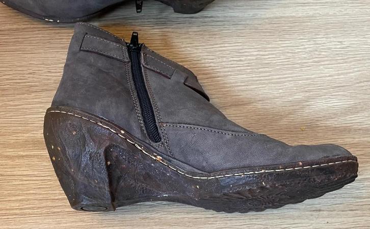 El Naturalista dames pump Maat 38, Kleding | Dames, Schoenen, Zo goed als nieuw, Schoenen met hoge hakken, Bruin, Ophalen of Verzenden