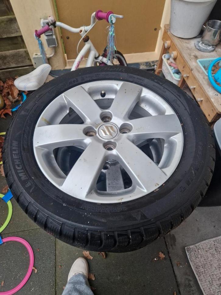 Winterbanden Suzuki Swift - 195/55 R15, Auto diversen, Wieldoppen, Ophalen